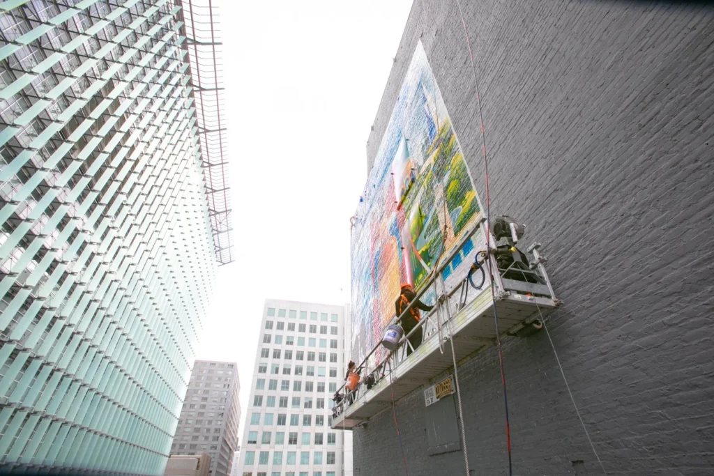 Fresque George Dickel en cours, vue en contre-plongée — Aldo Crusher