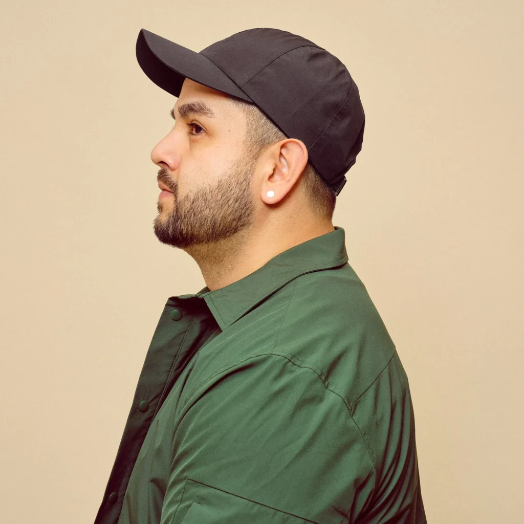 Portrait d’Aldo Crusher (profil, casquette) — Aldo Crusher