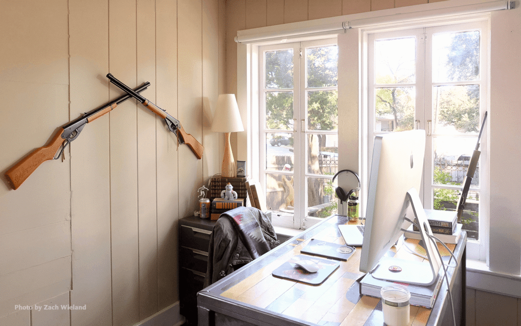 Poste de travail (photo Zach Wieland) — Alana Louise