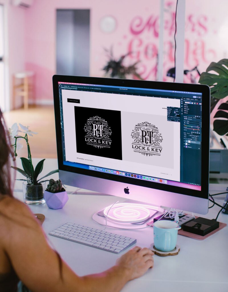 Au travail : logo « R&T Lock & Key » sous Photoshop — Aurelie Maron