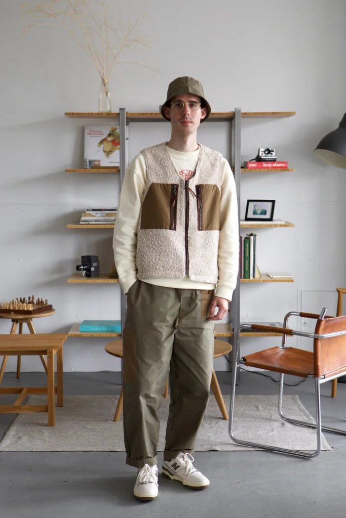 Portrait en gilet Café Mountain [!] — Austin Rossborough