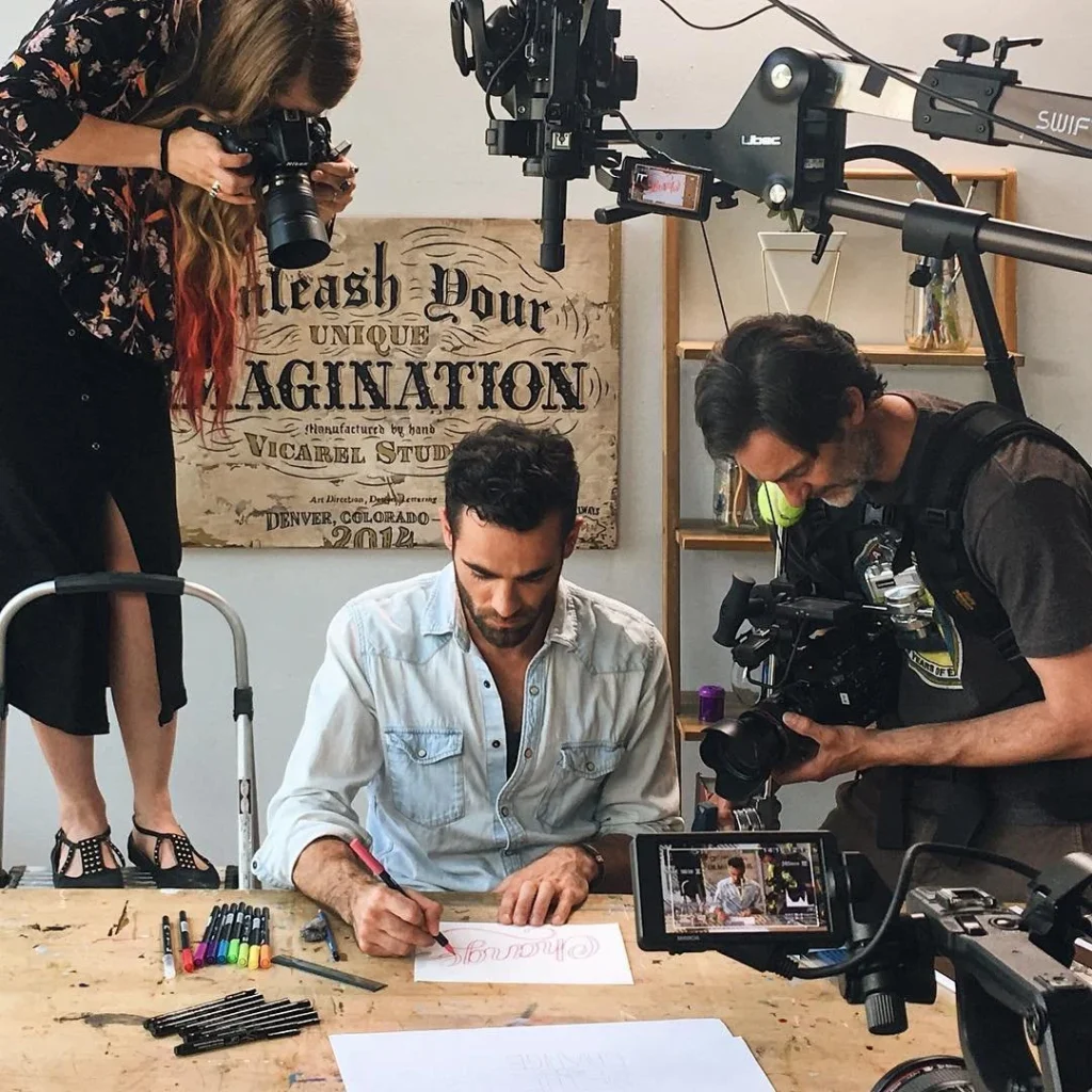 Tournage d'un cours de lettrage — Adam Vicarel