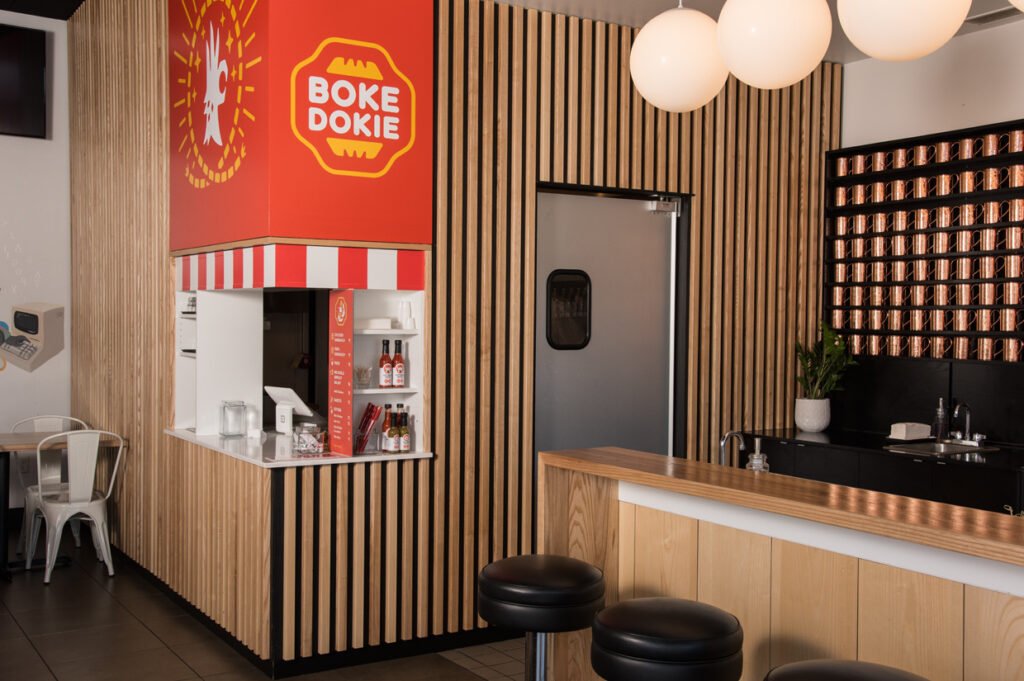 Boke Dokie – fresque et intérieur — Always With Honor