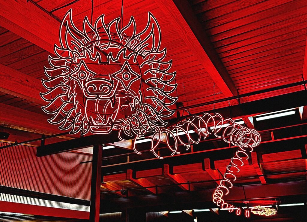 Daigoro : le loup-dragon en néon/LED — Brethren Design Co