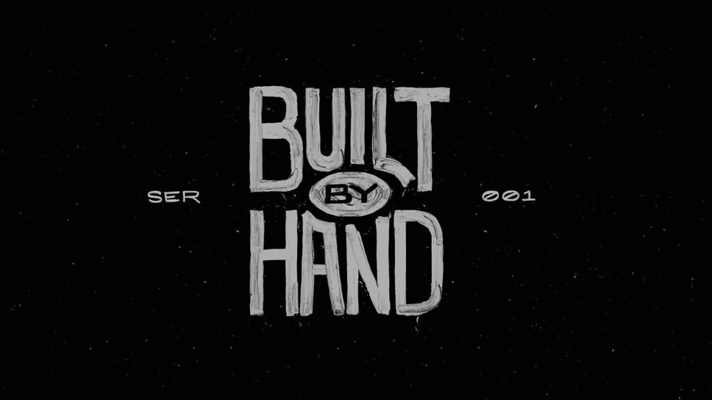 Titre « Built By Hand » – lettrage texturé au tableau blanc — Ben Burns