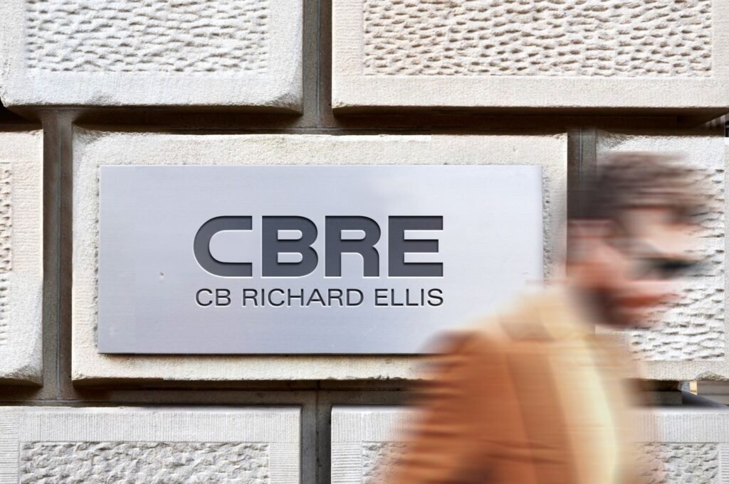 CBRE — signalétique — Chermayeff & Geismar & Haviv