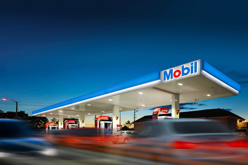 Mobil — station-service — Chermayeff & Geismar & Haviv