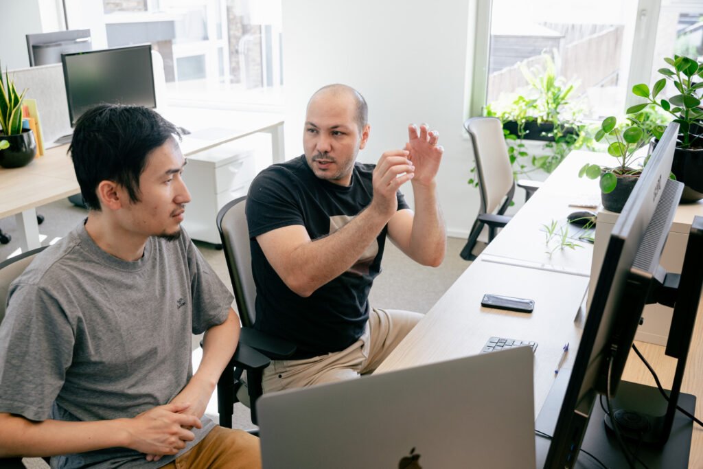 Karim et Wenzhu au travail — EPIC Agency