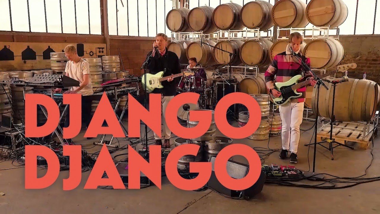 Image de la vidéo Tic Tac Toe & First Light par Django Django