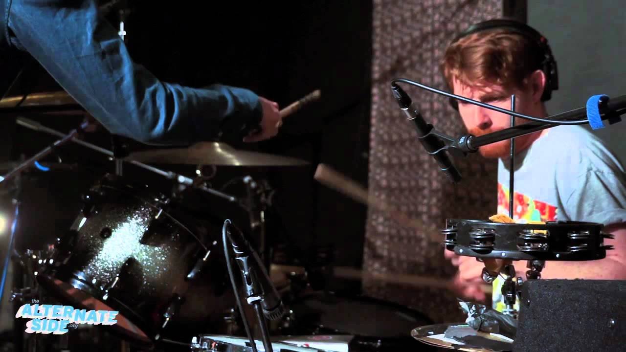 Image de la vidéo Waveforms par Django Django