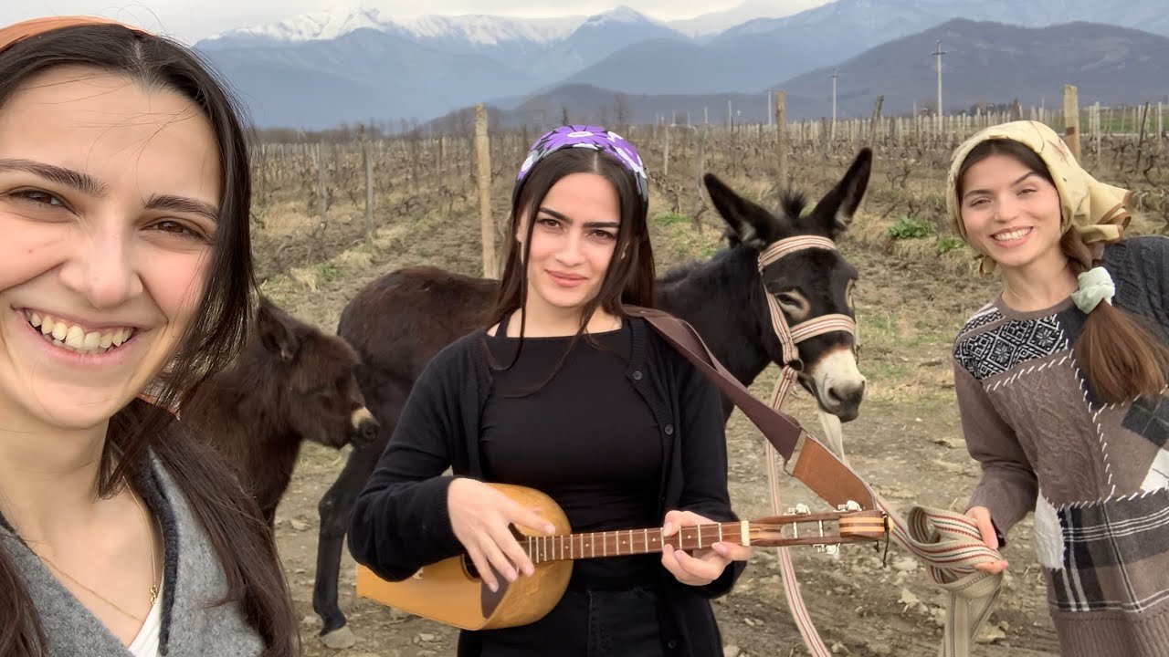 Image de la vidéo Kakhuri par Trio Mandili