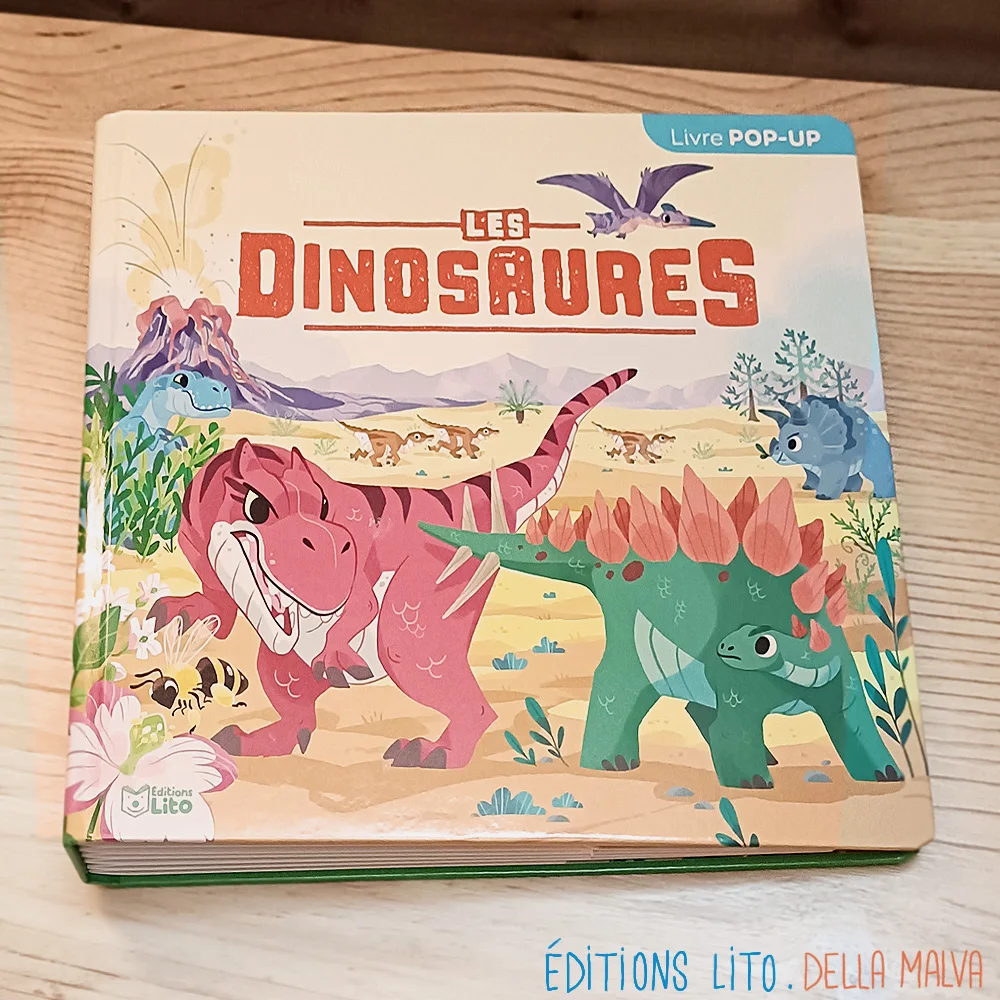 Les dinosaures, livre pop-up — Eleonore Della Malva