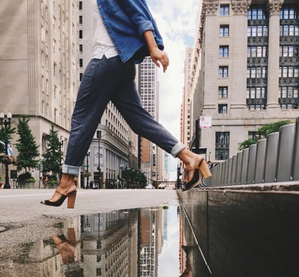 Pas au-dessus du reflet — Elise Swopes