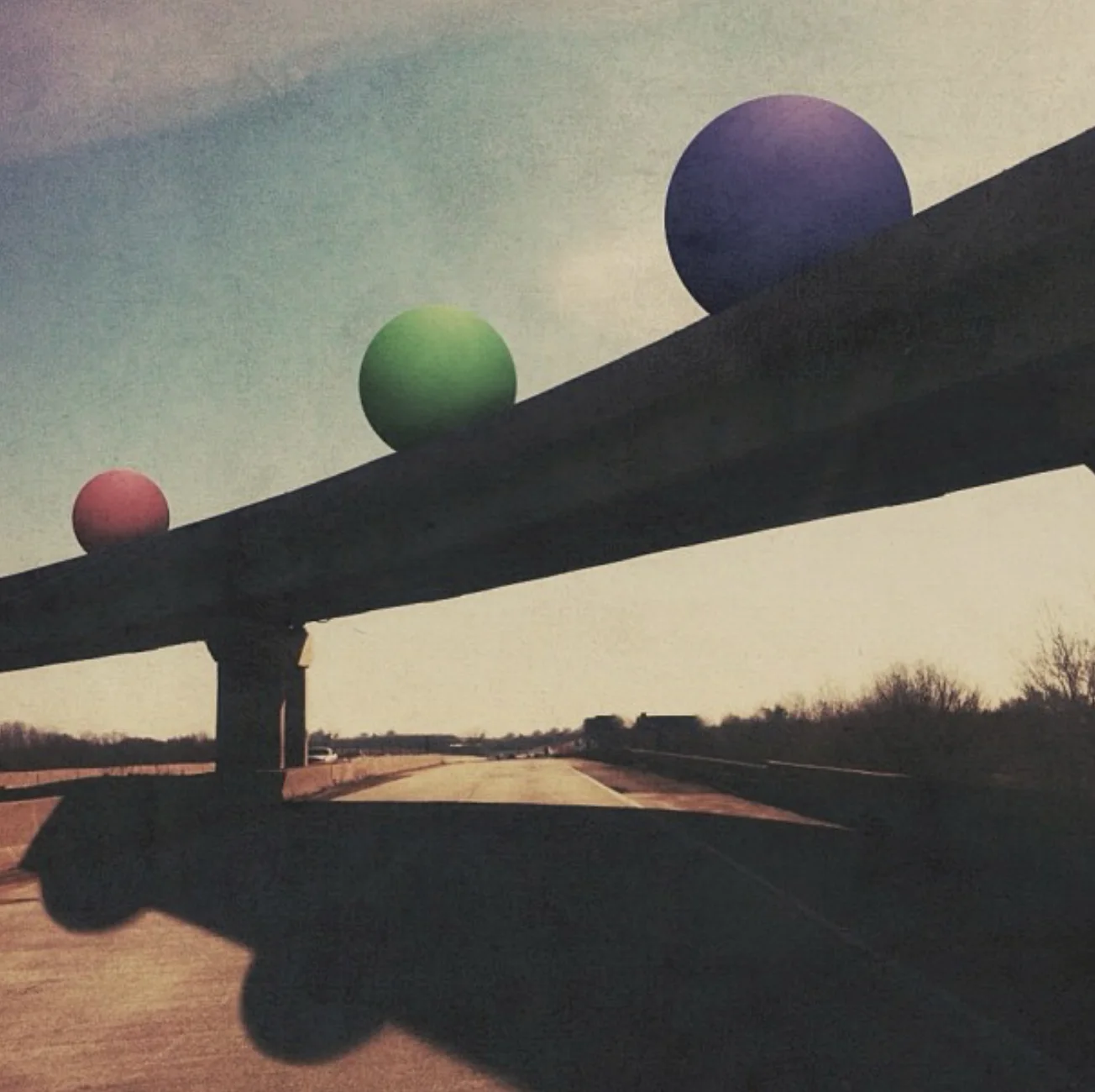 Sphères sous le viaduc — Elise Swopes