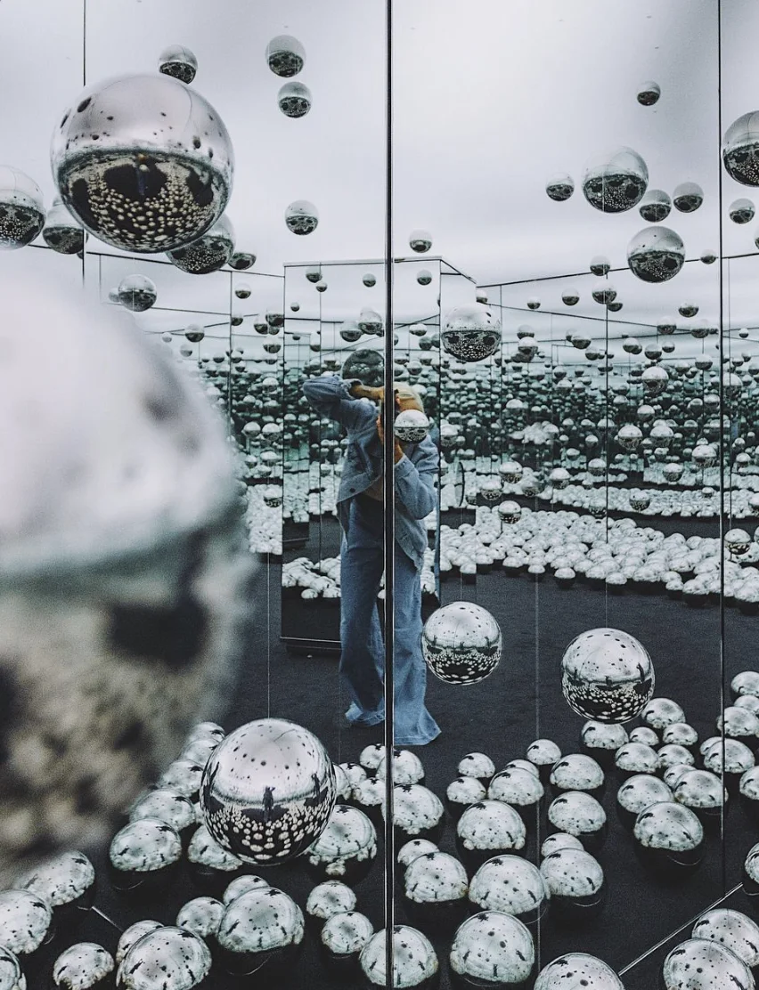 Salle des miroirs — Elise Swopes