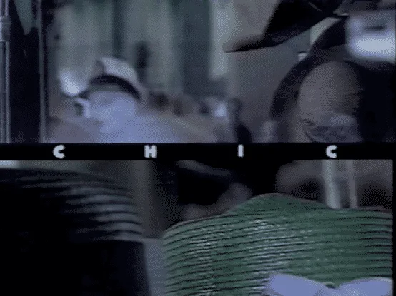 Image extraite d’une séquence animée, lettres C H I C espacées sur fond sombre — Étienne Robial