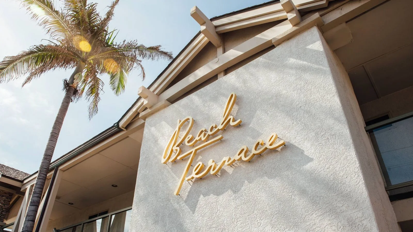 Visuel de Beach Terrace Hotel : identité et hospitalité