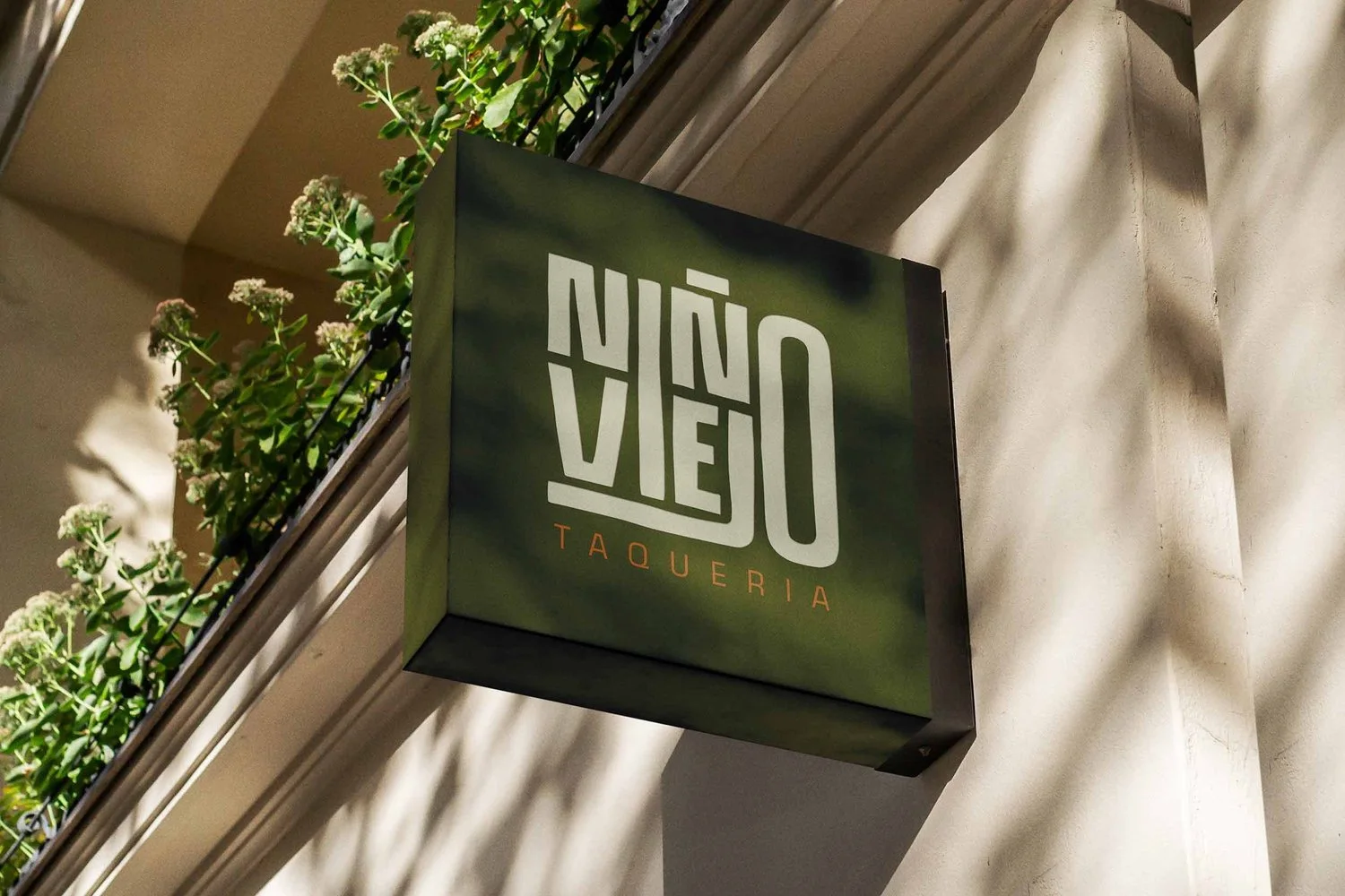 Niño Viejo, enseigne — Felipe Holman