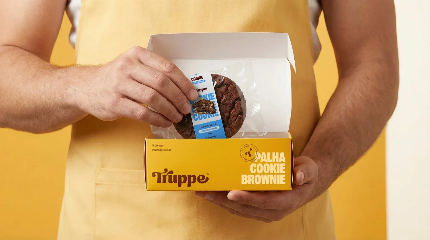 Truppe, boîte en main — Felipe Holman