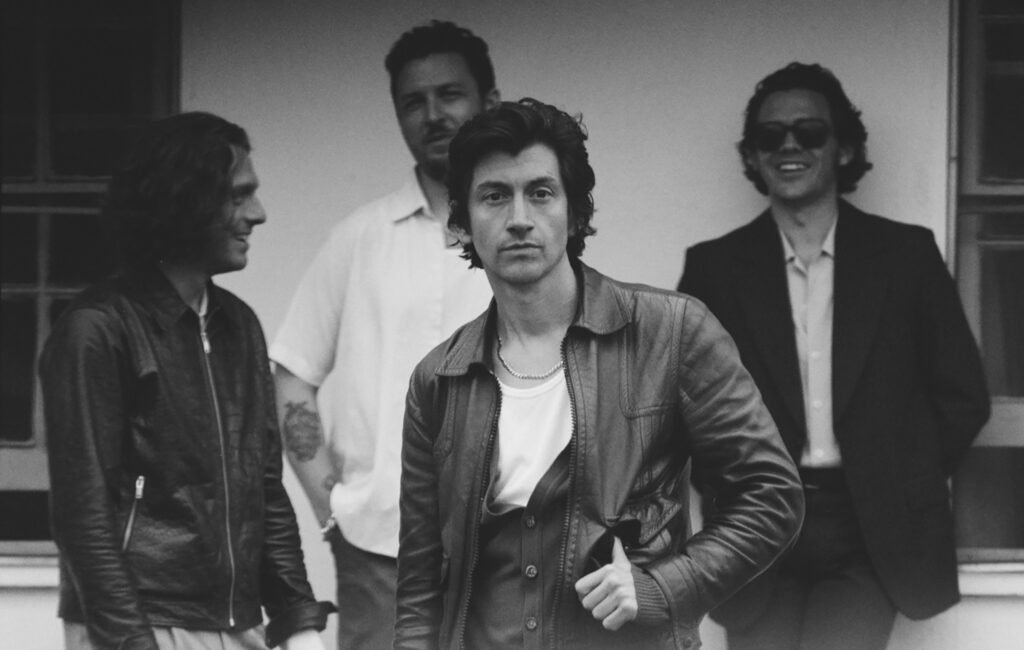Arctic Monkeys en noir et blanc — The Car, Arctic Monkeys