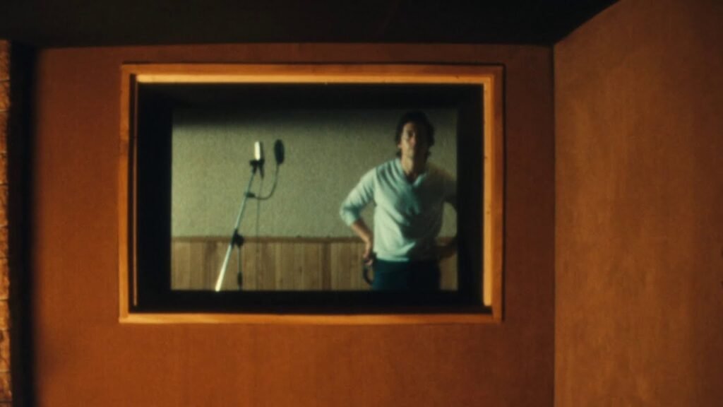 Clip There’d Better Be A Mirrorball : Turner en cabine de chant — The Car, Arctic Monkeys