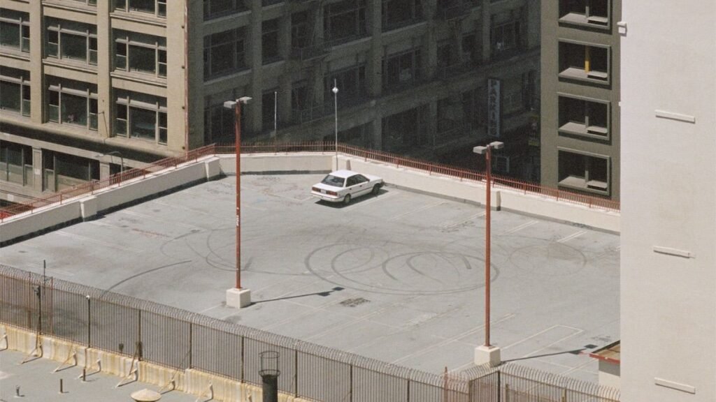 Détail de la pochette : la voiture sur le toit — The Car, Arctic Monkeys