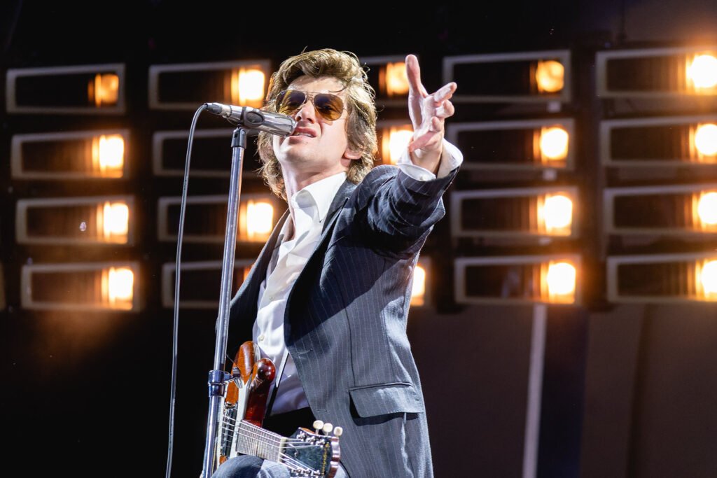 Le geste du crooner, Londres 2023 — The Car, Arctic Monkeys